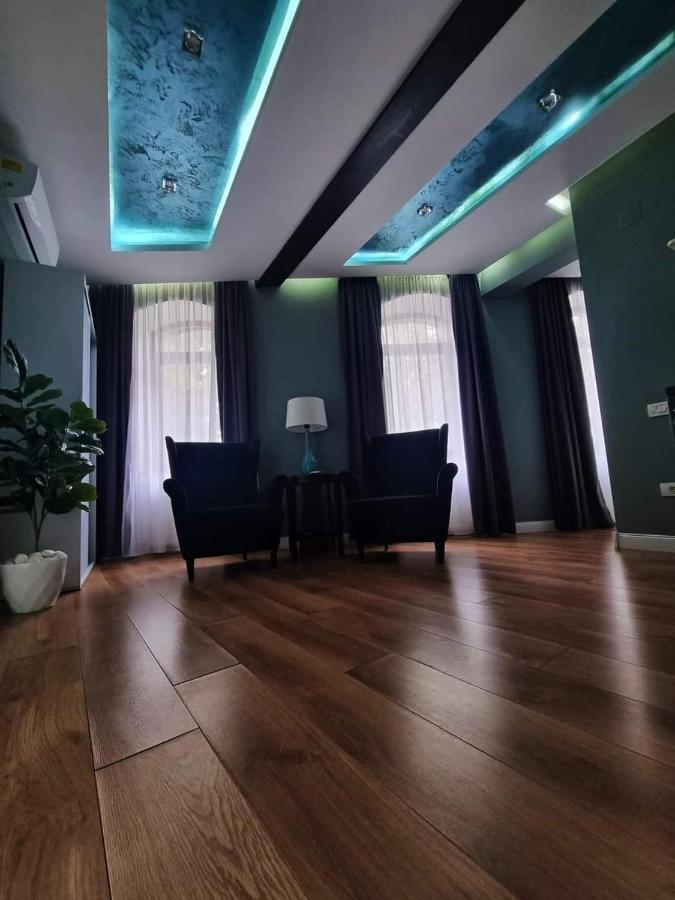 Laci Lak Modern Apartment Орадя Экстерьер фото